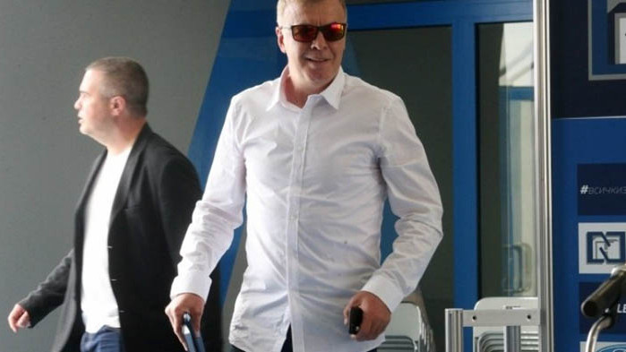 Наско Сираков започна съкращенията в клуба